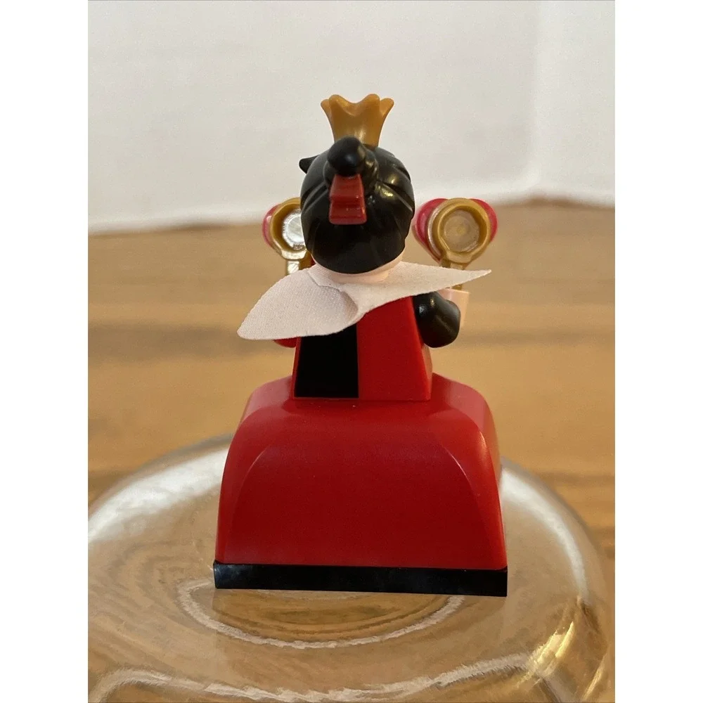 Queen of Hearts  Minifigure Lego Disney 100 (Complete Set, with‎ stand and acc